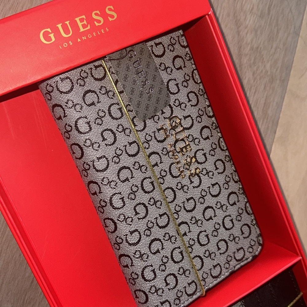 GUESS Wallet/Cardholder set - Picture 2 of 3